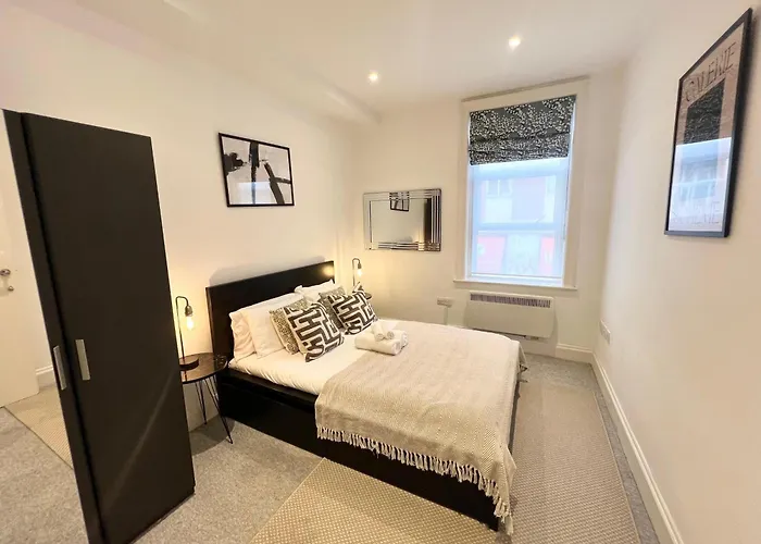 Stylish Central Flat Steps From Oxford Street!
